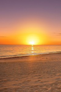 激烈角逐下足球联赛赛况引人注目，球队实力均衡